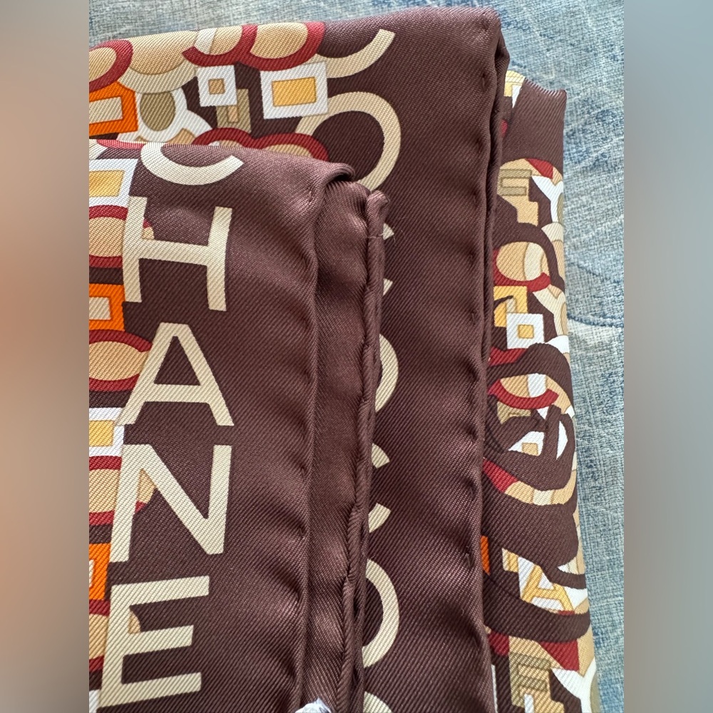 CHANEL camelia square silk scarf - Picture 12 of 12